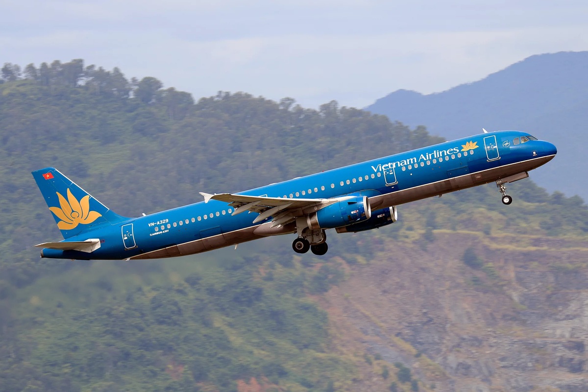 Bay cùng Vietnam Airlines đến sân bay Cần Thơ và di chuyển đến Vĩnh Long là lựa chọn tối ưu nhất cho du khách ở xa