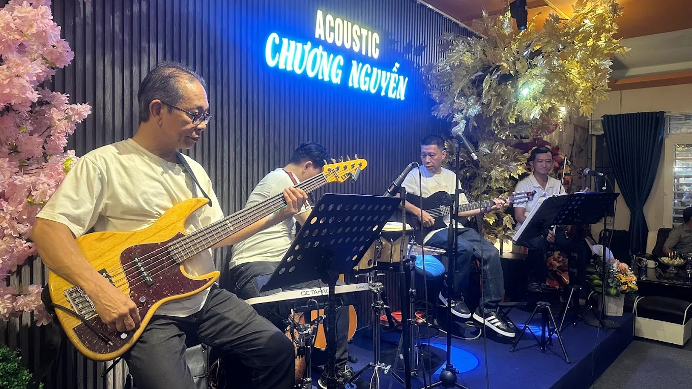 tiết mục hát live và acoustic