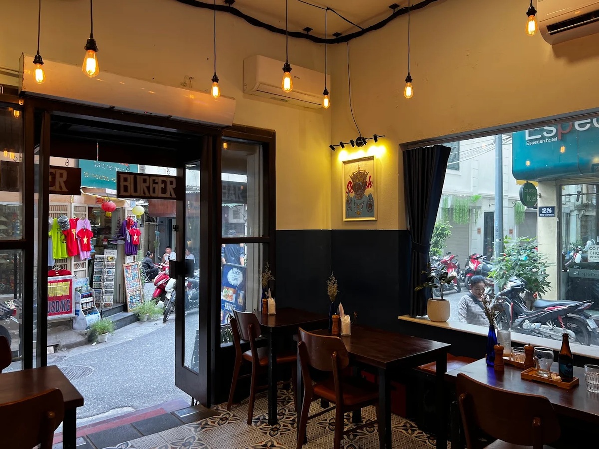 Dreamers & Seekers with its quiet, sophisticated space is the ideal place for you to relax in the heart of Hanoi