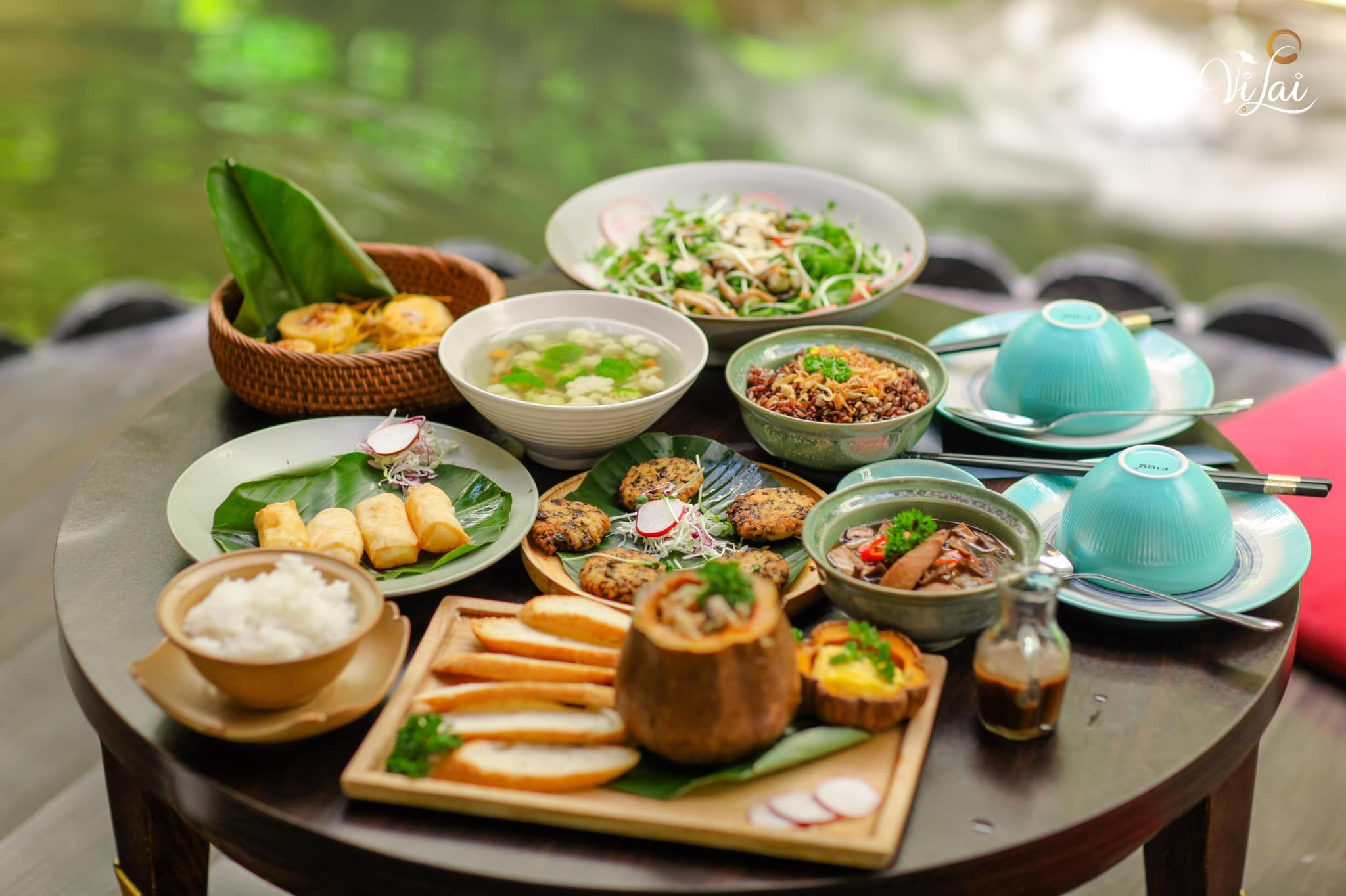 Các món chay hấp dẫn được phục vụ một cách cầu kỳ để thực khách thưởng thức