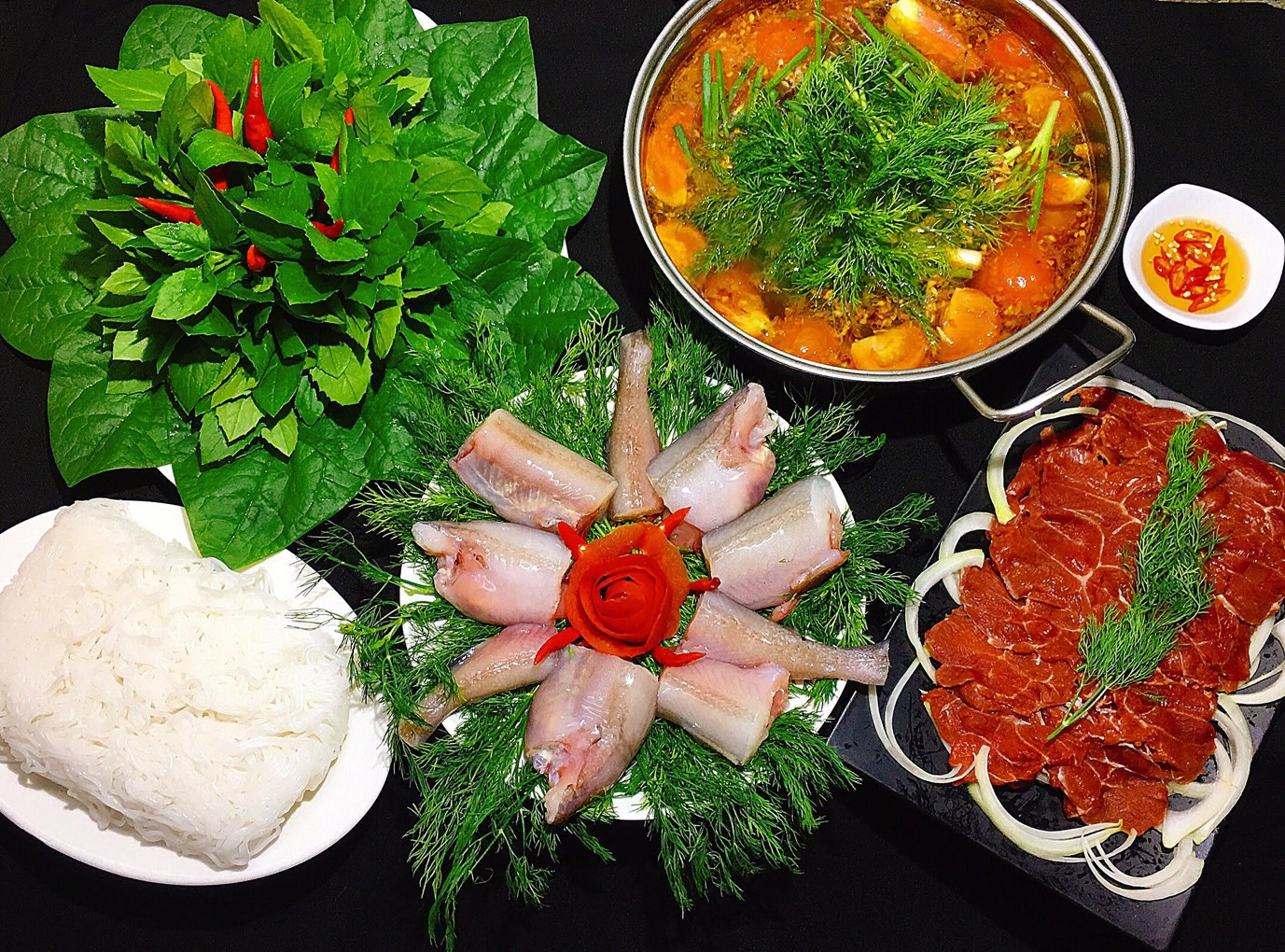 Lẩu cá khoai nóng hổi, đậm đà hương vị