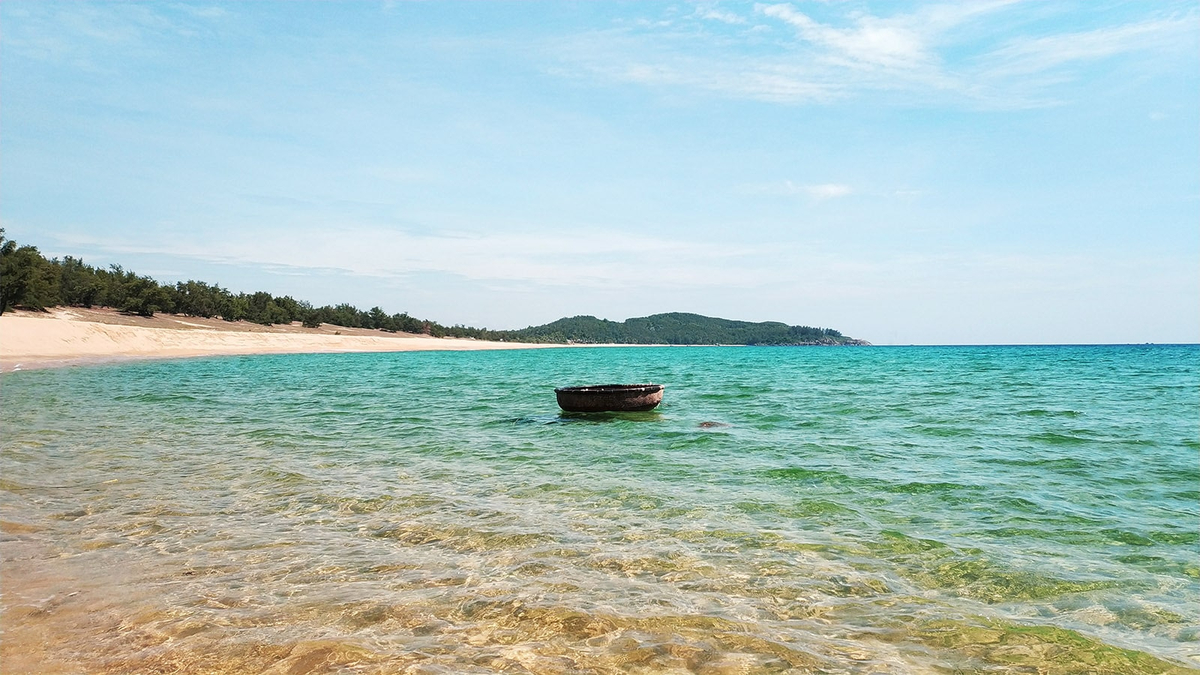 Bãi biển Sa Huỳnh là sự kết hợp hoàn hảo giữa du lịch nghỉ dưỡng và khám phá văn hóa bản địa