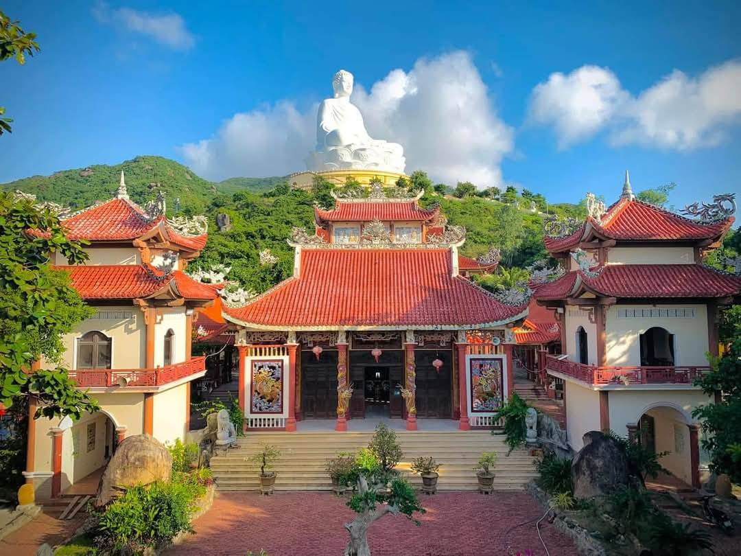 Khu vực chính điện