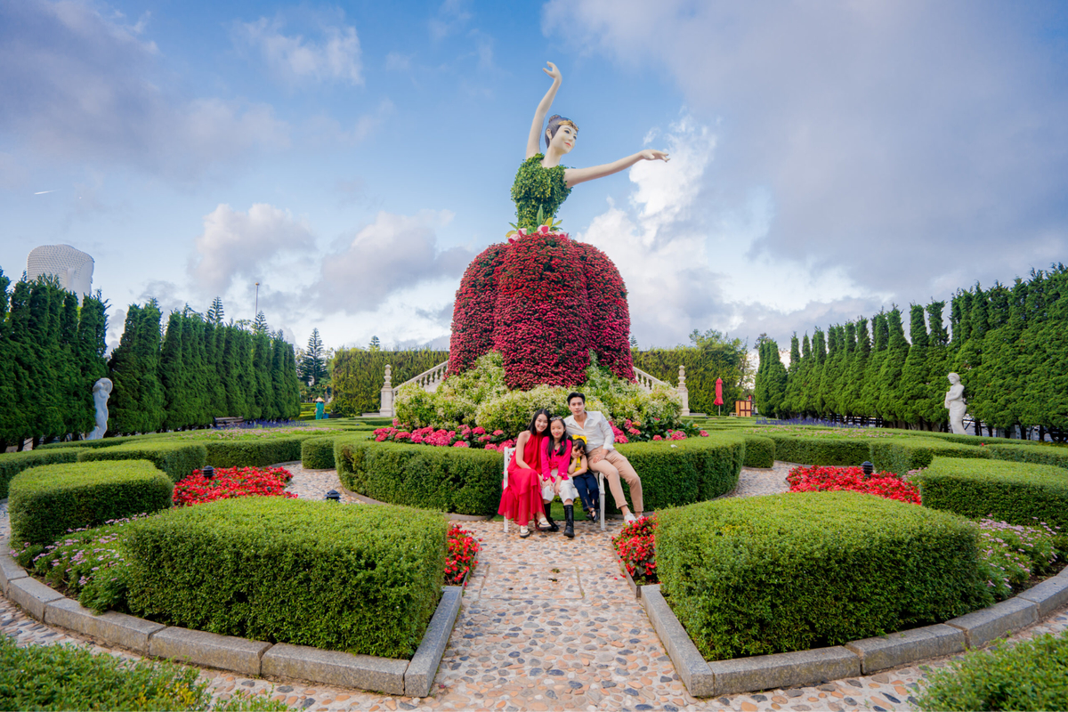 Vườn hoa Le Jardin D’Amour mang đến phông nền lãng mạn và thơ mộng để chụp ảnh 