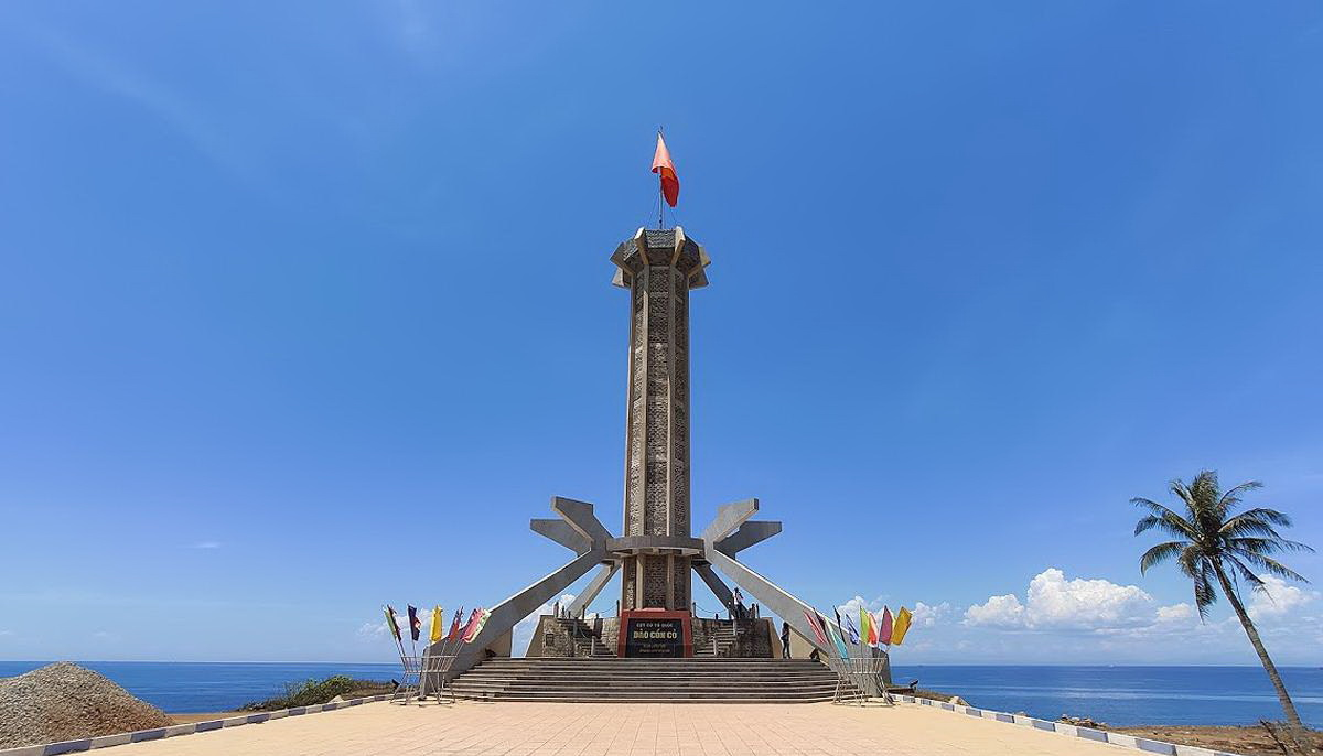 Cột cờ Tổ Quốc đảo Cồn Cỏ