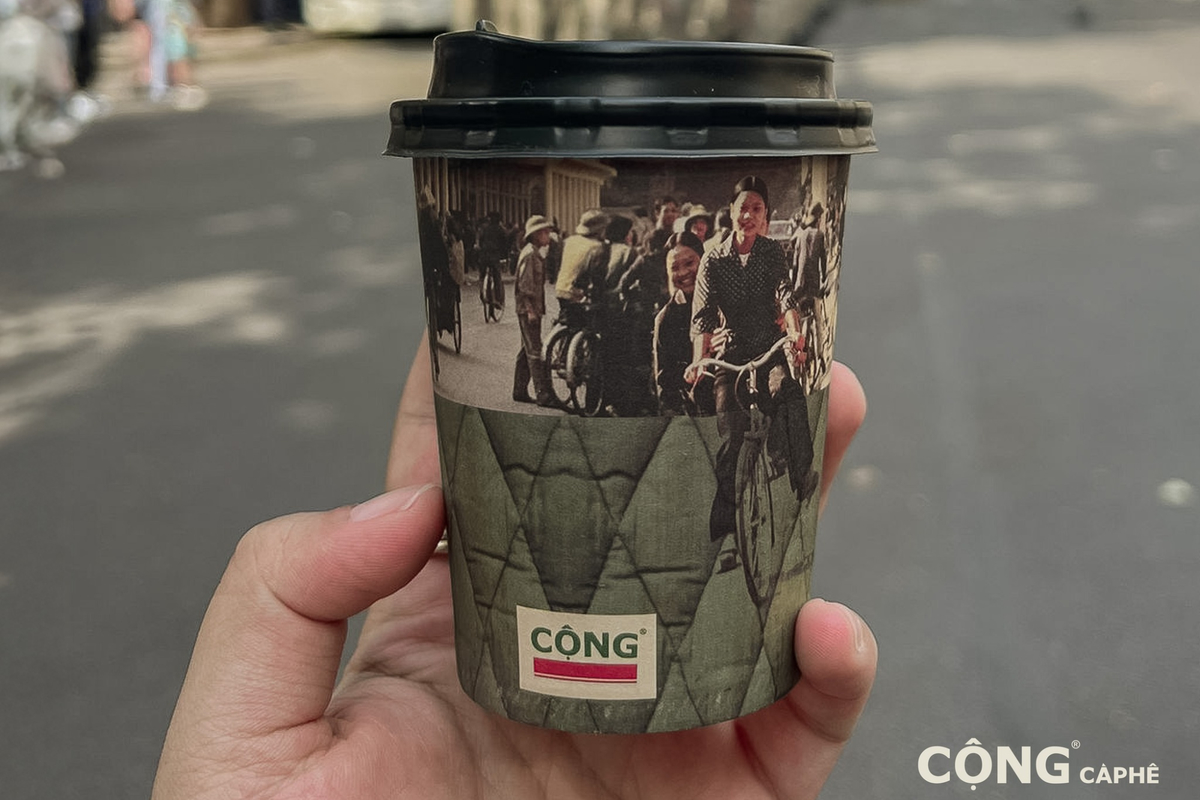 Signature drink là cà phê cốt dừa béo thơm, cà phê sữa đá đậm đà và cacao trứng độc đáo không thể bỏ qua 
