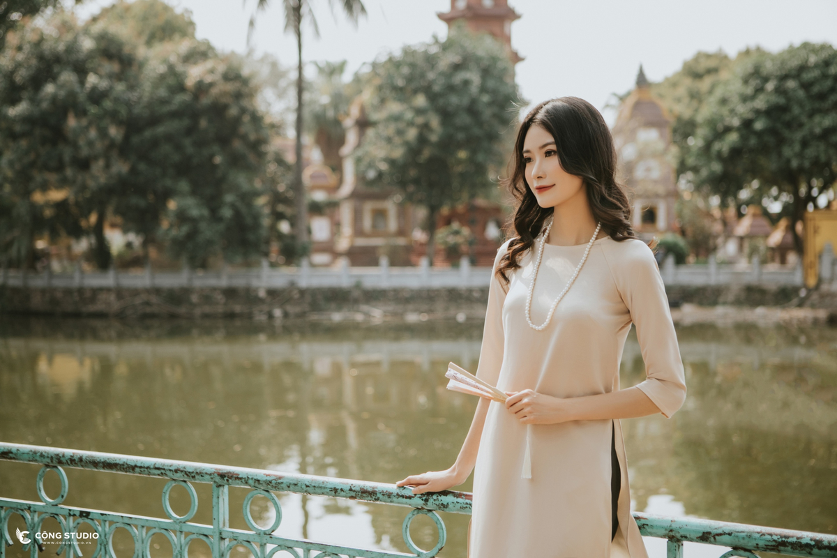 Góc chụp từ xa tại lan can Hồ Tây 