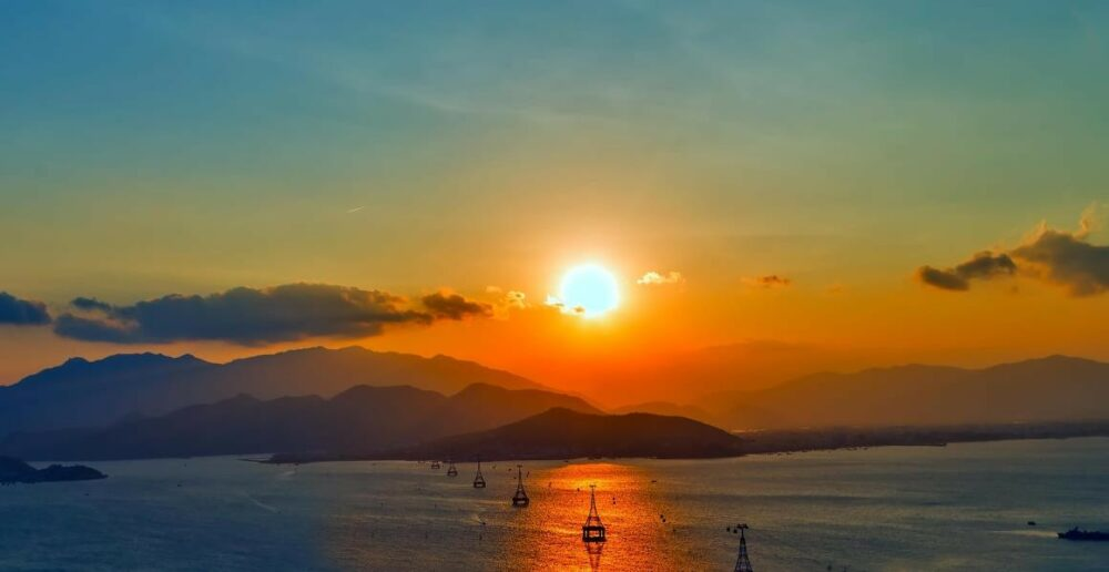 Trải nghiệm ngắm hoàng hôn trên biển 