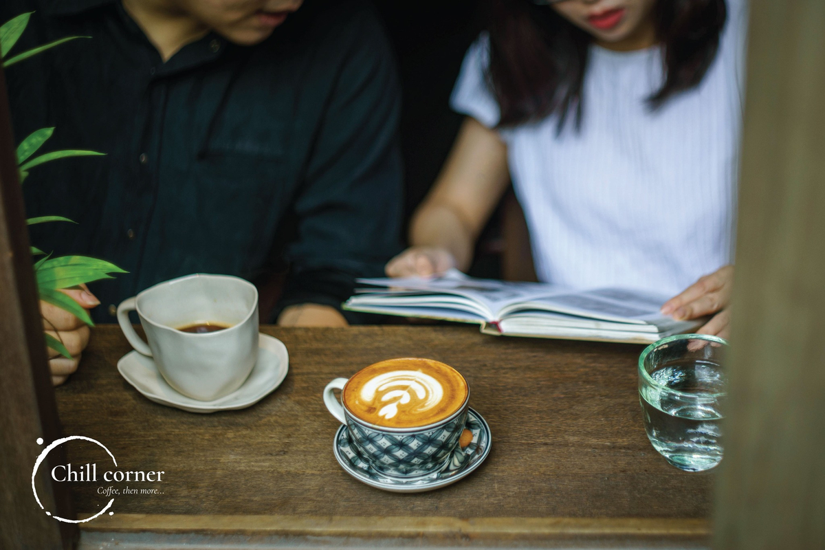 Latte tại Chill Corner mang hương vị đậm đà, được pha chế thủ công từ hạt cà phê rang