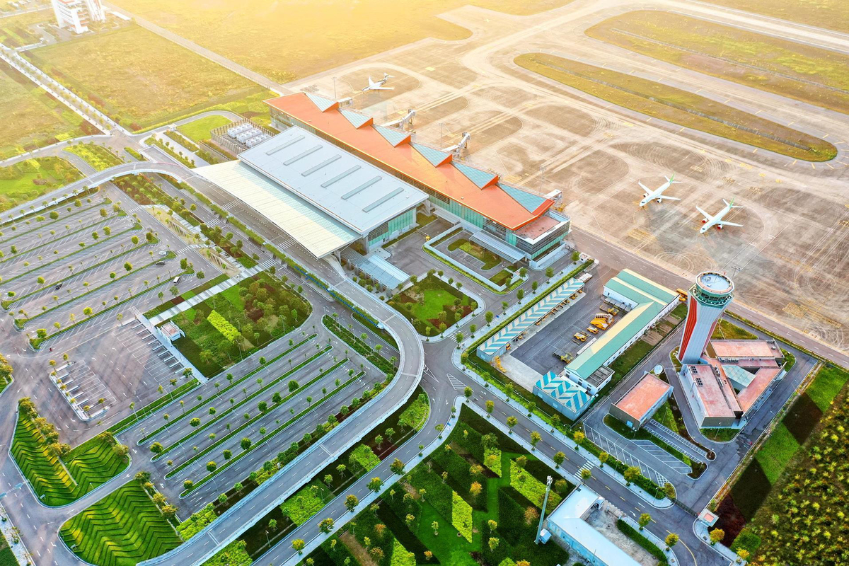 Sân bay quốc tế Vân Đồn là cảng hàng không tư nhân đầu tiên của Việt Nam, có vị trí giao thương chiến lược tại khu vực phía Bắc