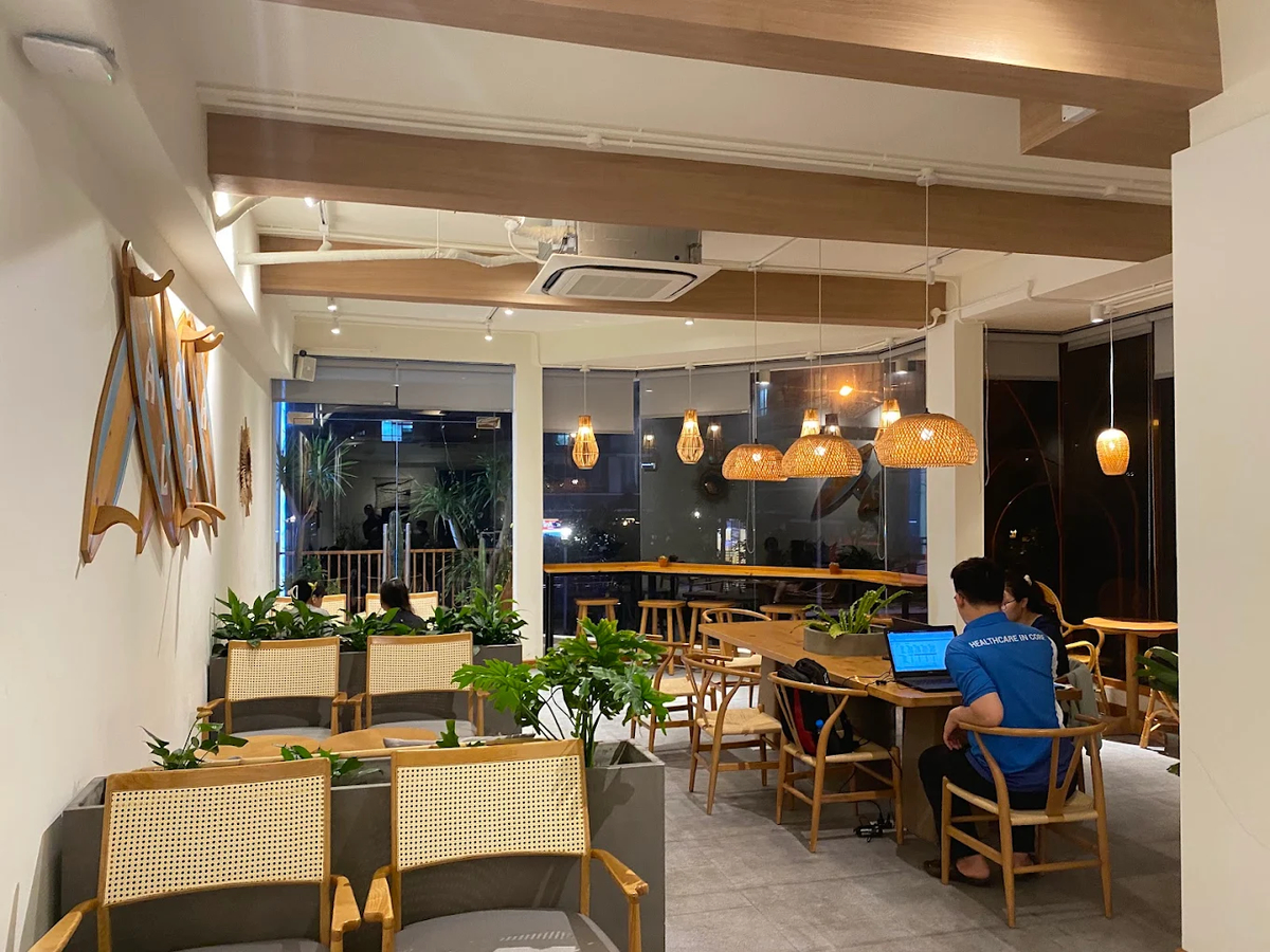 Aloha Coffee là địa điểm quen thuộc của nhiều bạn sinh viên đến học bài và làm việc