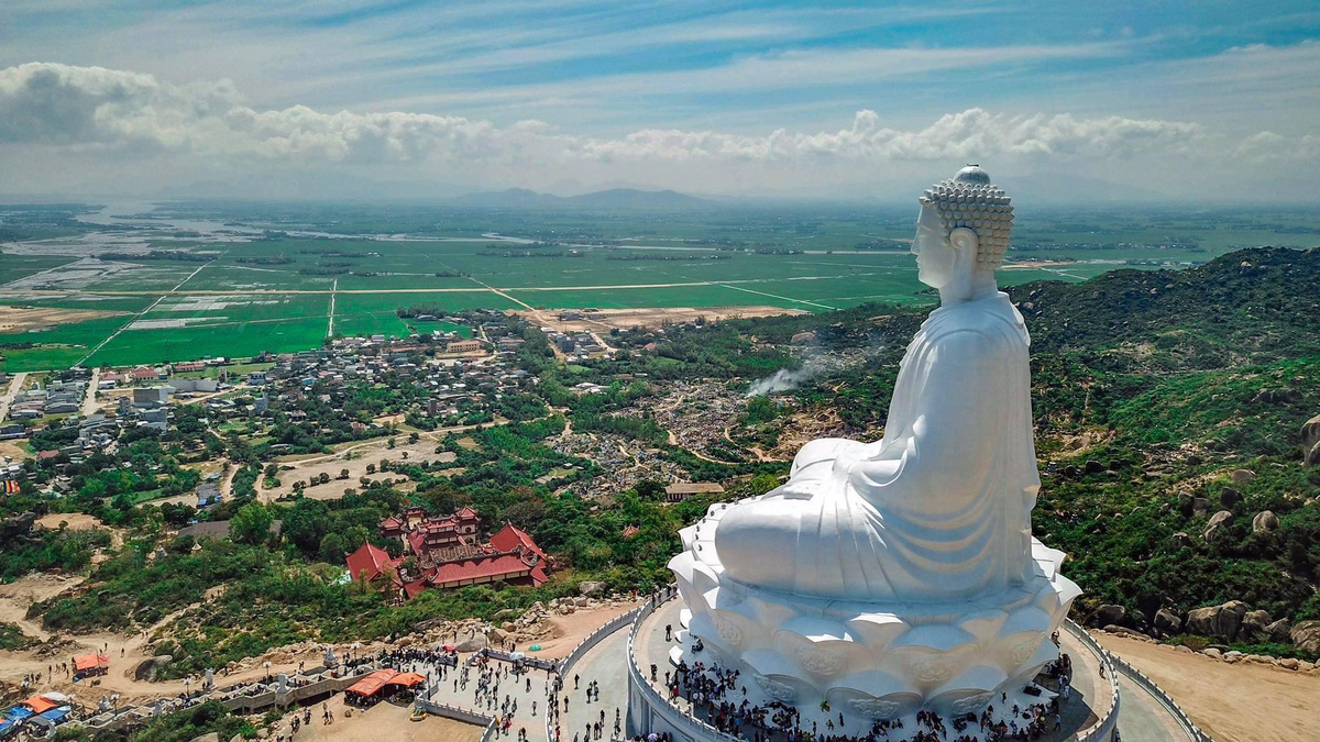 Tượng Phật Thích Ca Mâu Ni tại chùa Ông Núi 