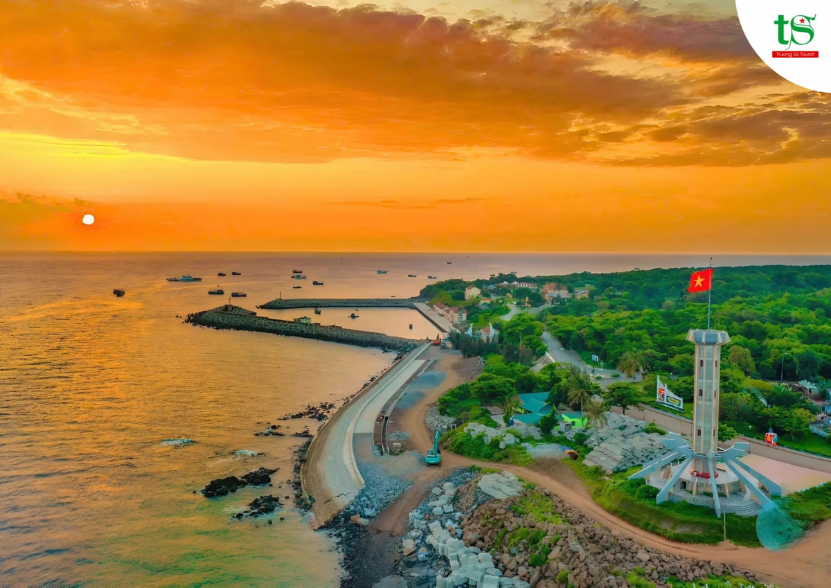 Khoảnh khắc bình minh và hoàng hôn trên đảo luôn mang đến cảm giác yên bình, thư thái lạ thường