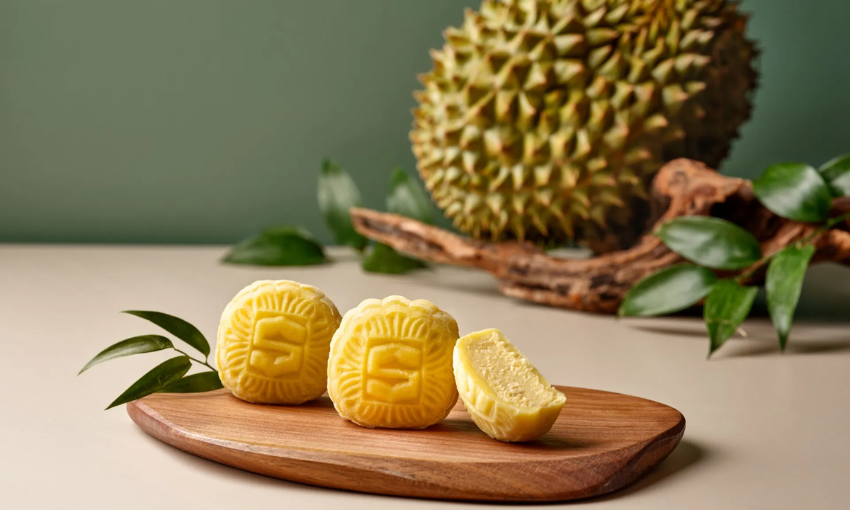 This Vietnamese durian mooncake brings together the rich, creamy flavor of durian with the soft, golden crust of a Mid-Autumn classic 