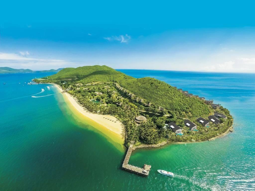 Bãi cát trắng hoang sơ tại đảo Robinson 