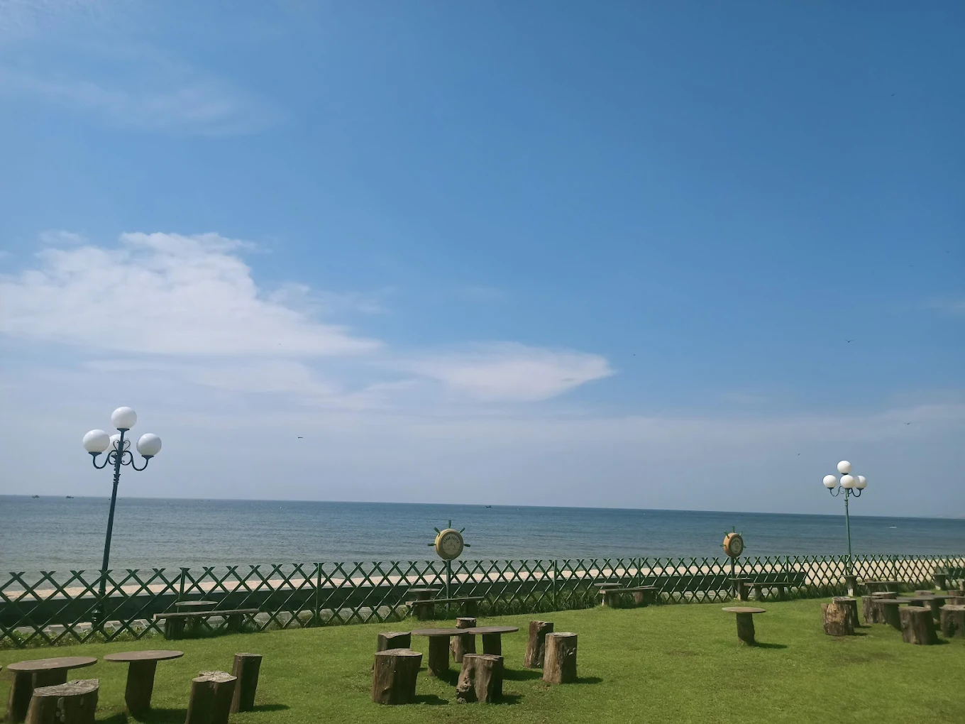 Việc chuẩn bị kỹ lưỡng về vật dụng cá nhân, tìm hiểu điểm đến và giữ gìn vệ sinh sẽ giúp chuyến đi đến bãi biển Đồi Dương thêm phần trọn vẹn 