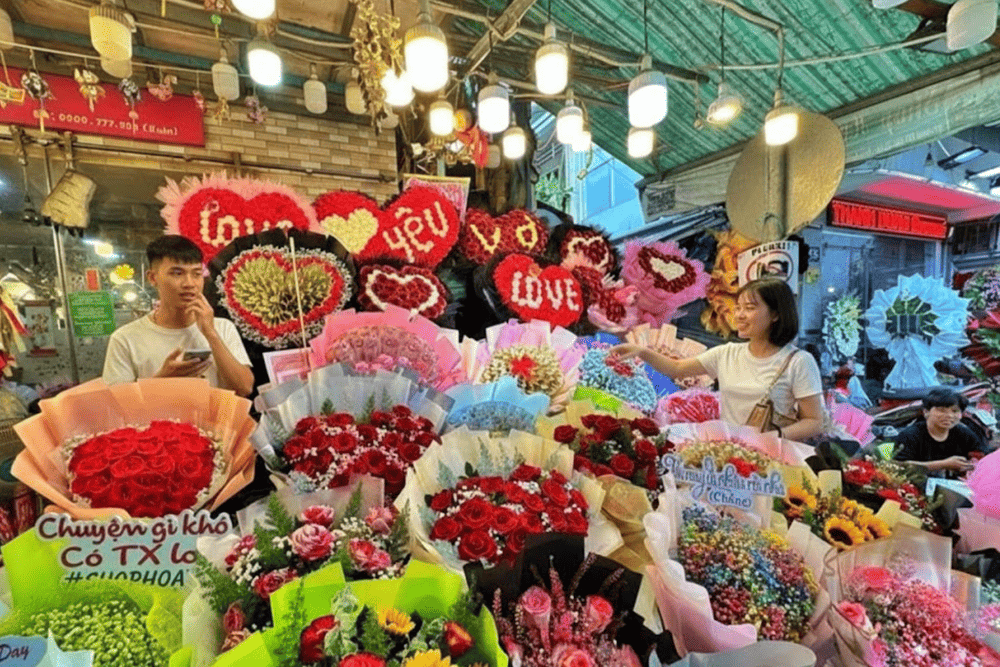 Chợ Hồ Thị Kỷ Quận 10: Thiên đường ẩm thực & hoa tươi về đêm