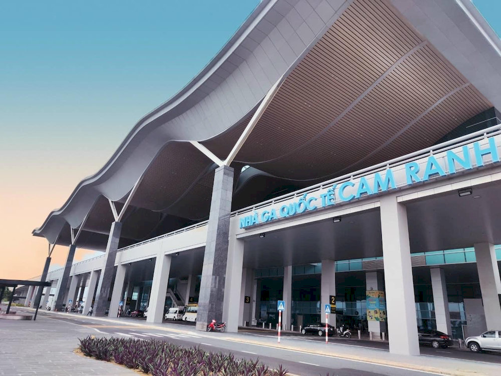 Taxis offer a direct and comfortable route from Cam Ranh airport to Nha Trang city center
