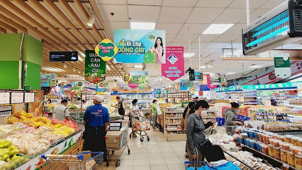 Co-op Mart 專營新鮮食品和家用電器