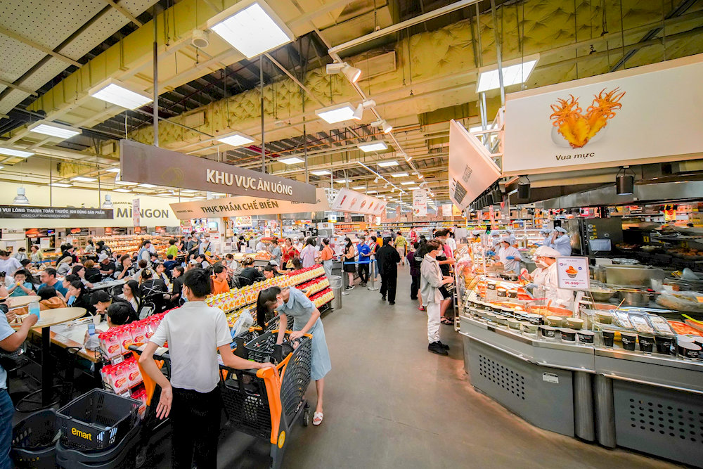 Emart 憑藉其吸引人的、多樣化的即食食品櫃檯吸引了眾多顧客