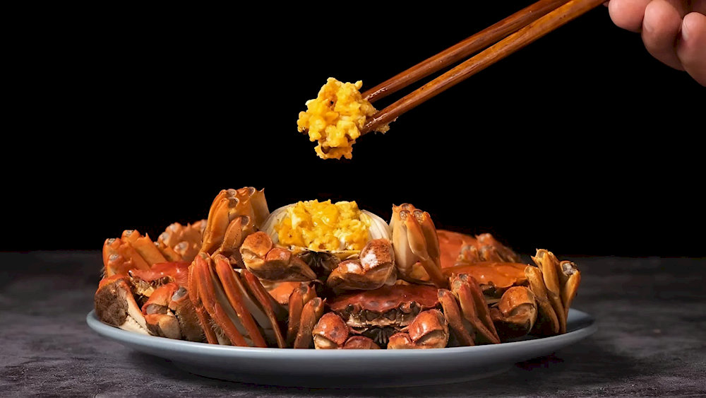 Hairy crabs only appear in autumn, so Da Zha Xie is a dish that locals look forward to every year