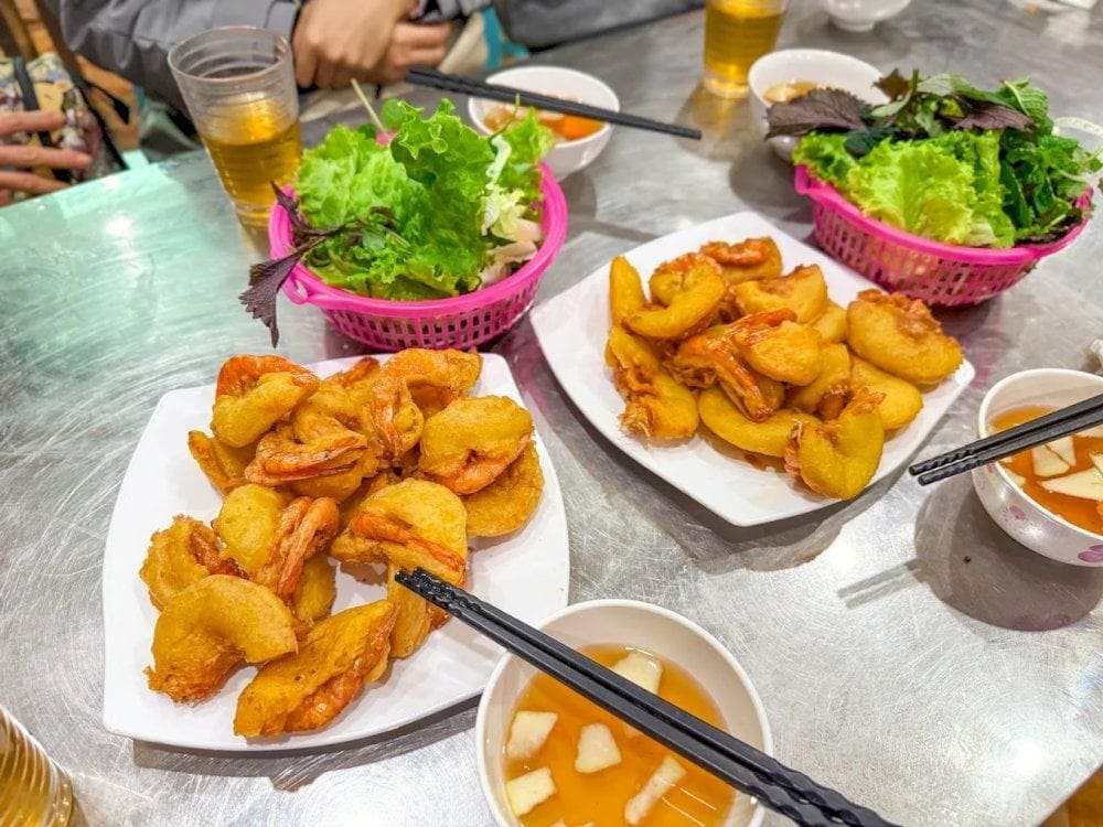 Người Hà Nội bật mí 15++ quán bánh tôm Hồ Tây ngon nhất