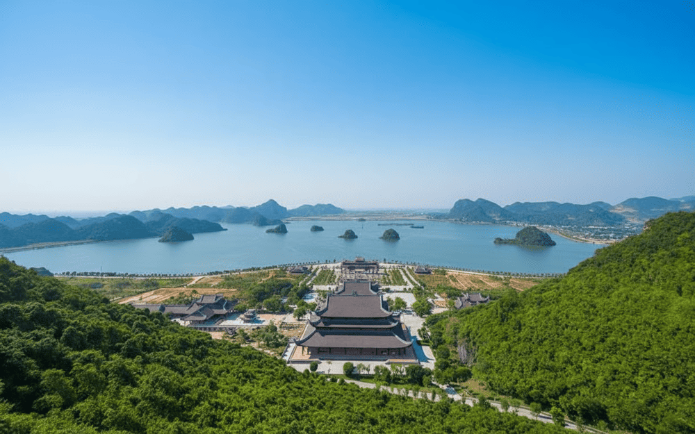 Chùa Tam Chúc Hà Nam: Vẻ đẹp linh thiêng giữa non nước