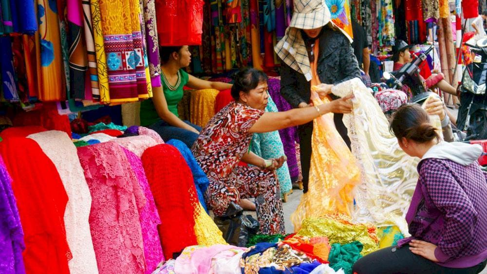 Chợ đêm phố cổ Hà Nội: Hướng dẫn tuyệt vời cho một đêm sôi động