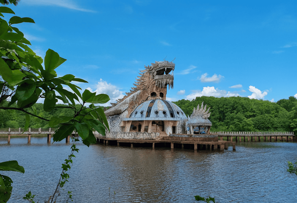 Hồ Thủy Tiên: Khám phá di tích bí ẩn bị bỏ hoang ở Huế