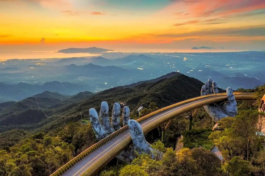 The Golden Bridge in Da Nang, supported by giant stone hands, offers stunning views and a unique, unforgettable experience