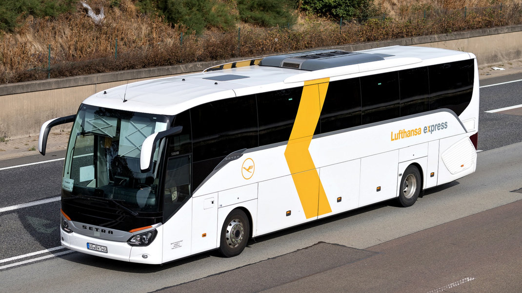 旅客はSバーン、ルフトハンザエクスプレスバス、またはタクシー等の様々な移動方法でミュンヘン空港まで移動できます