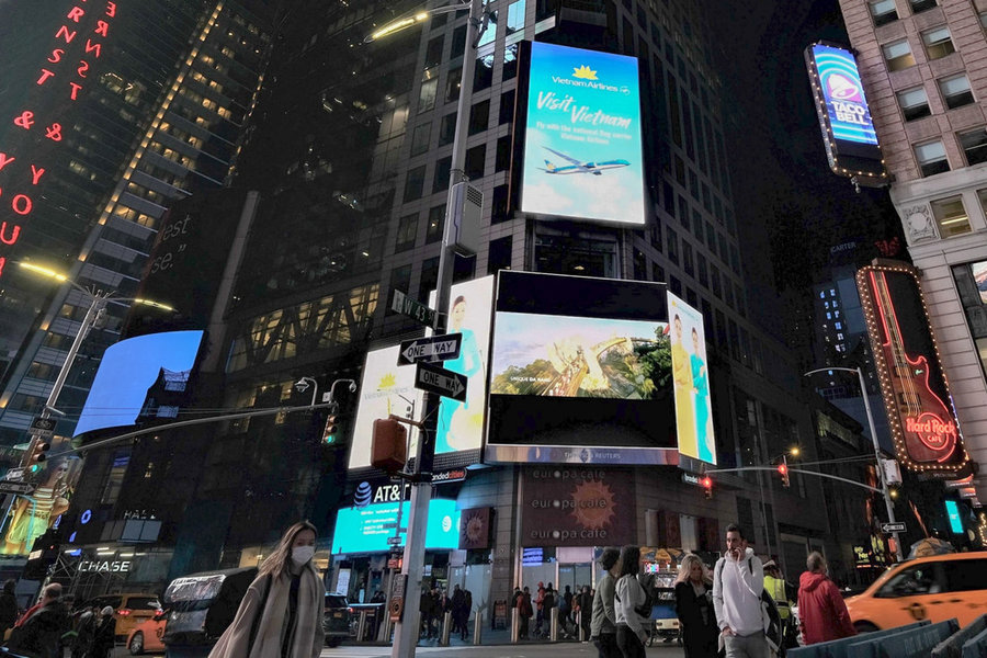 Times Square is one of the busiest and most vibrant districts in New York (Source: Internet)