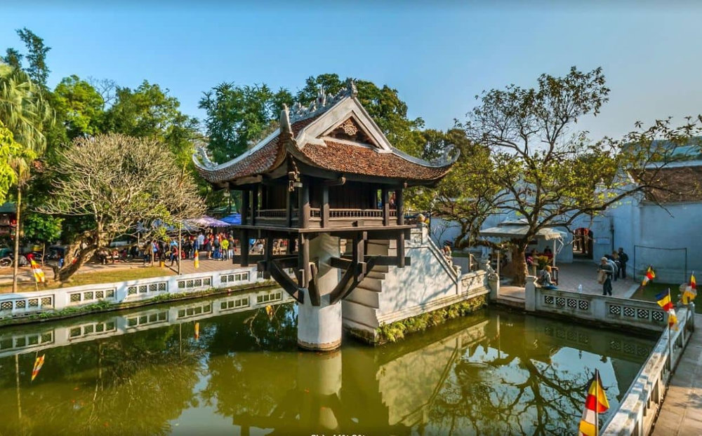 独特な蓮の花を模した建築の一柱寺