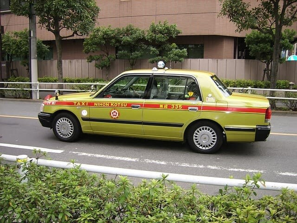 市内中心部まで、タクシー、京急空港線、モノレール等の様々な移動方法を利用できます