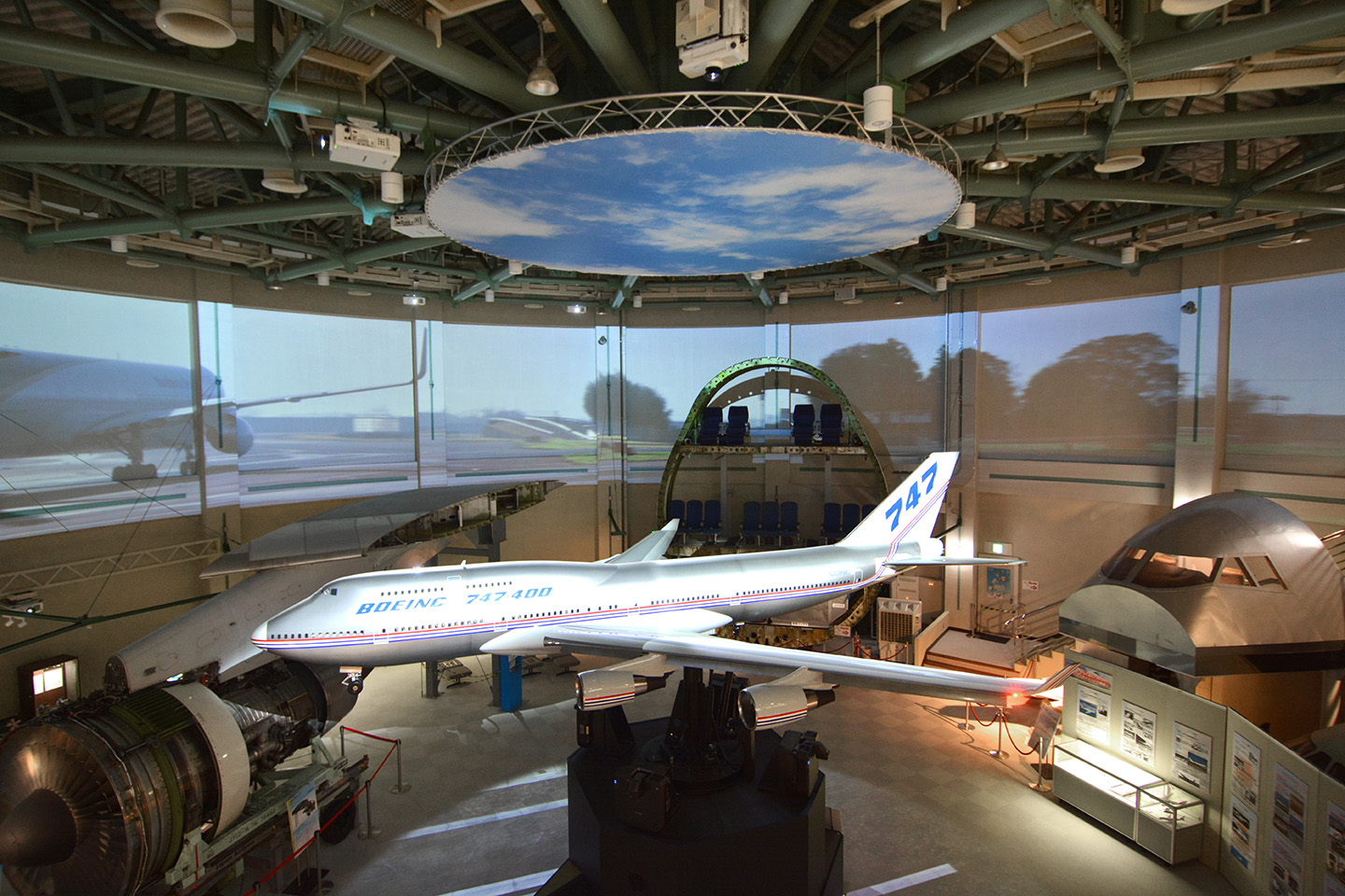航空科学博物館は航空愛好家と好奇心旺盛な旅行者の両方にとって必見の目的地です（出典インターネット）