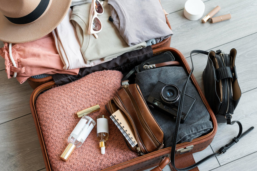 Pack suitable clothing to match the seasonal weather differences between Vietnam and your destination in the US