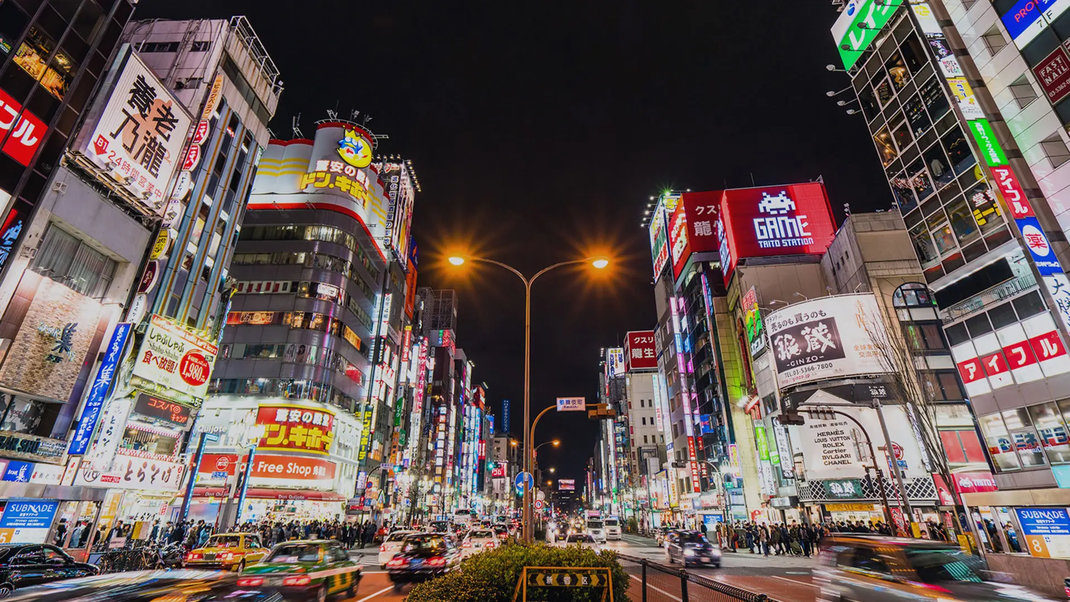 新宿エリアは、にぎやかなショッピング街や高層ビル群、活気あふれるナイトライフで知られる東京の人気スポットです