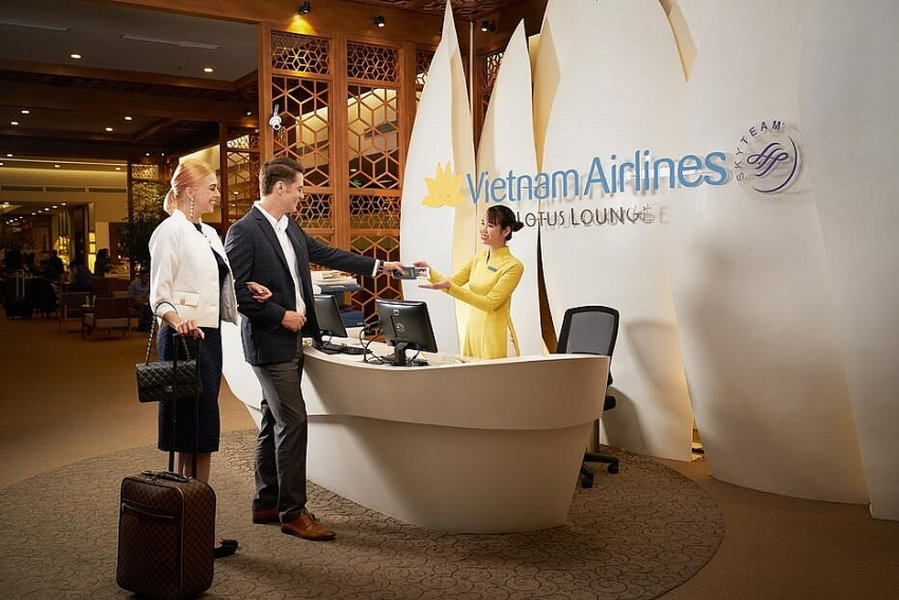 Vietnam Airlines’ Lotus Lounge also provides complimentary amenities