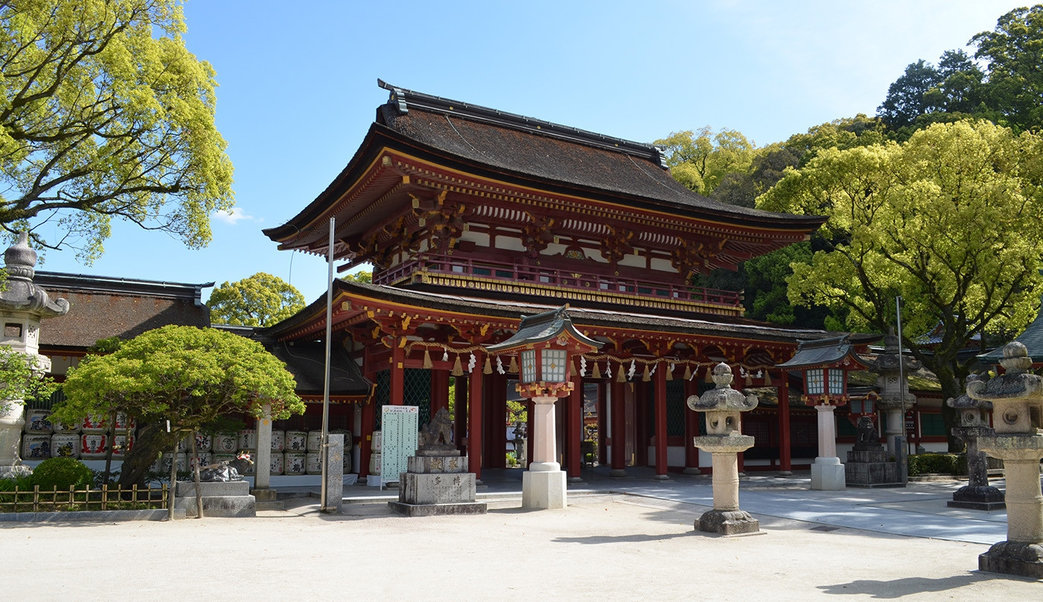 太宰府天満宮は福岡にある学問の神様に捧げられた有名な神社で、学生や文化愛好家を魅了している