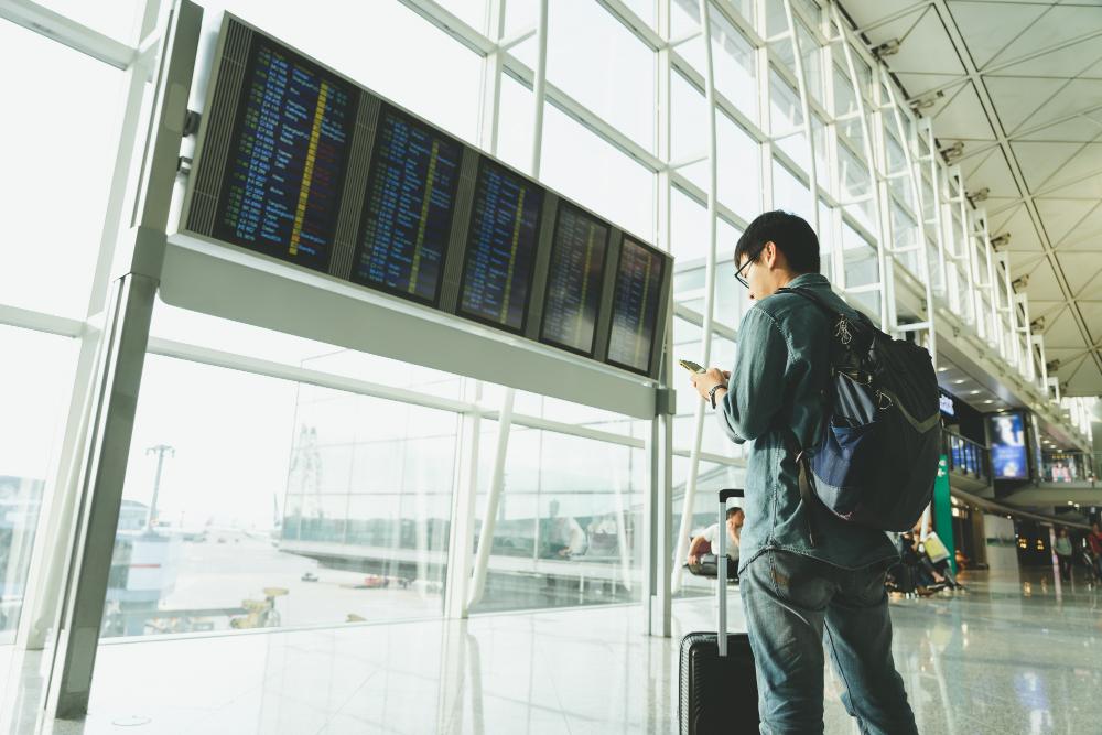 シャルル・ド・ゴール空港と東京の各空港は、パリ中心部への効率的なアクセスのための複数の便利な交通手段を提供しています