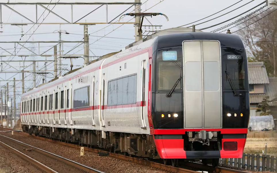 中部セントレア空港からの効率的な電車は、旅行者に名古屋市中心部への快適で迅速な選択肢を提供します