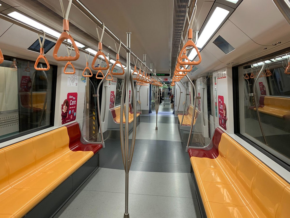 MRTは、チャンギ空港からシンガポール中心部への迅速、手頃、効率的な移動方法を提供します