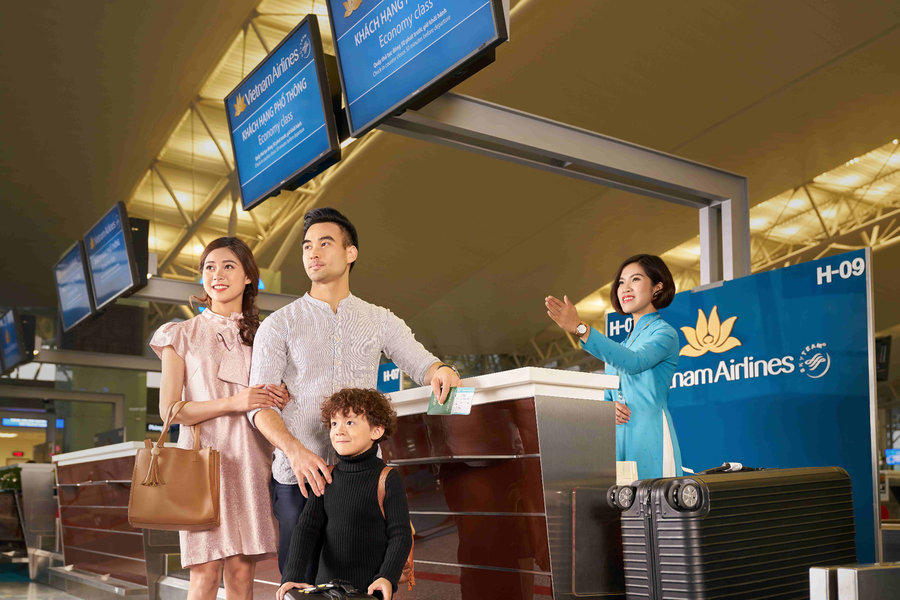 Passengers arriving at a U.S. airport can head to the city center by popular transportation options