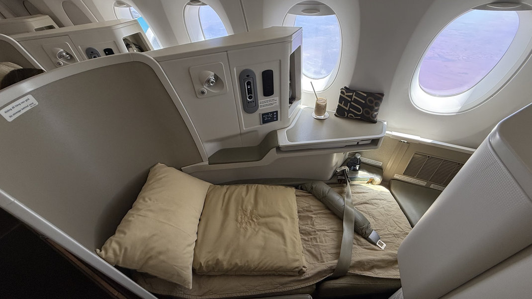 ベトナム航空の広々とした客室の快適さで、安らかなひとときをお楽しみください