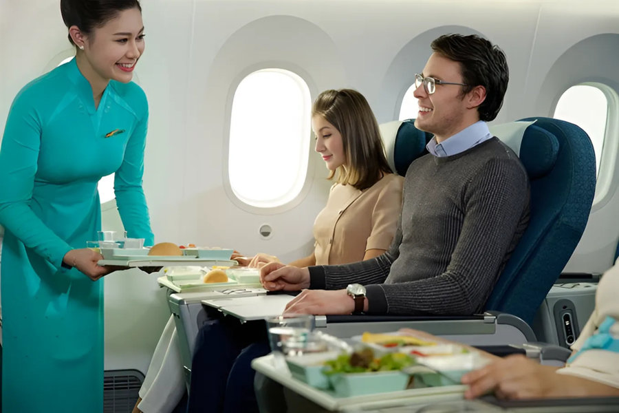 Vietnam Airlines serves meals on both domestic and international flights 
