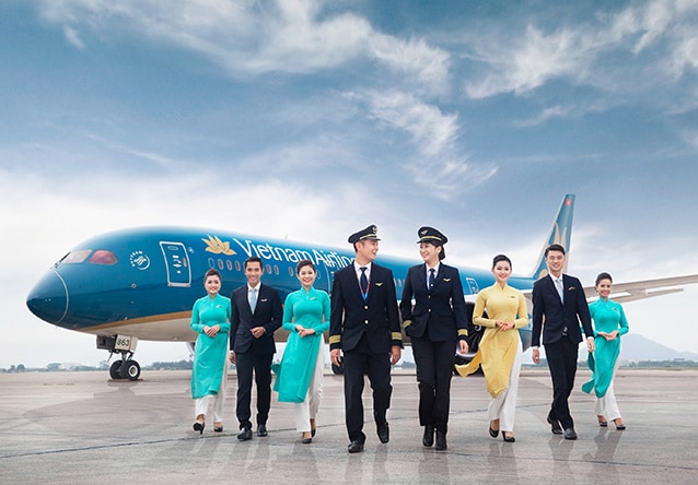 Vietnam Airlines sở hữu đội ngũ nhân viên chuyên nghiệp cao, luôn sẵn lòng hỗ trợ và phục vụ mọi hành khách