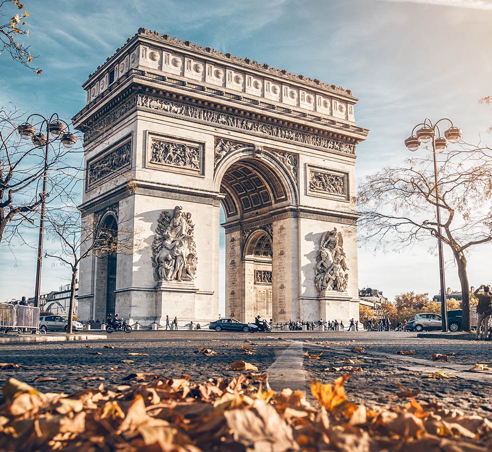 Paris sở hữu nhiều địa điểm du lịch nổi tiếng thế giới mang đến những trải nghiệm thú vị