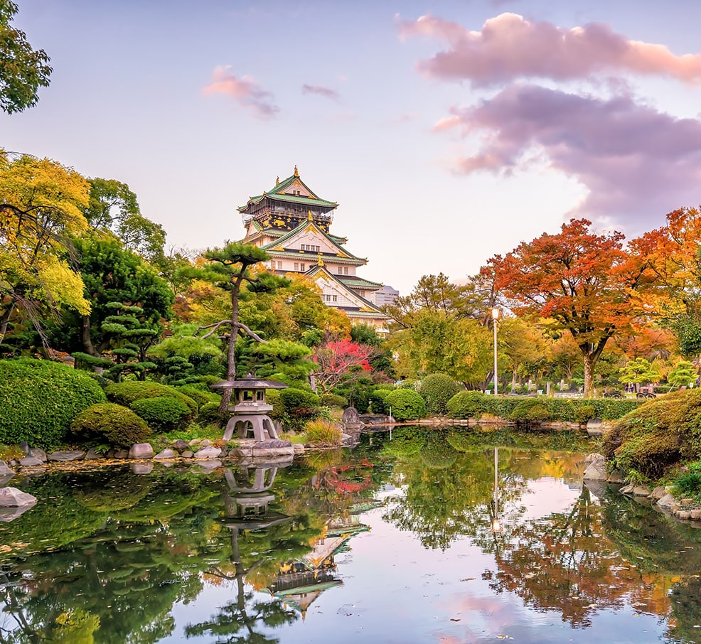 Vẻ đẹp uy nghiêm, tráng lệ nhưng không kém phần thơ mộng của lâu đài Osaka