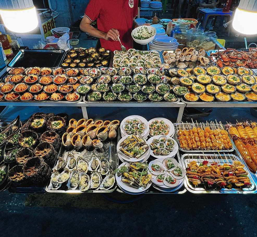Phú Quốc nổi tiếng với các món ăn từ biển mang màu sắc và hương vị đặc trưng