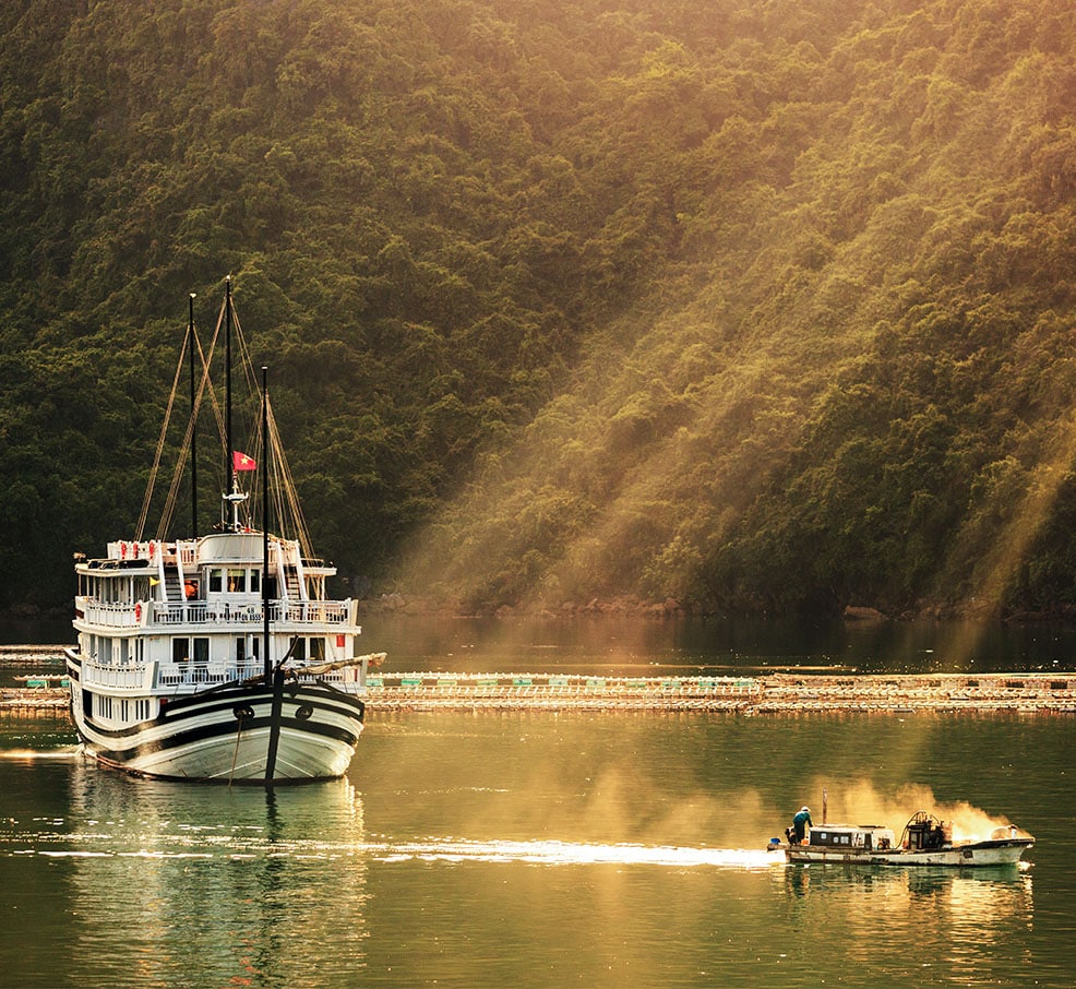 Quảng Ninh mang nét đẹp hài hòa giữa núi và biển vô cùng ấn tượng 